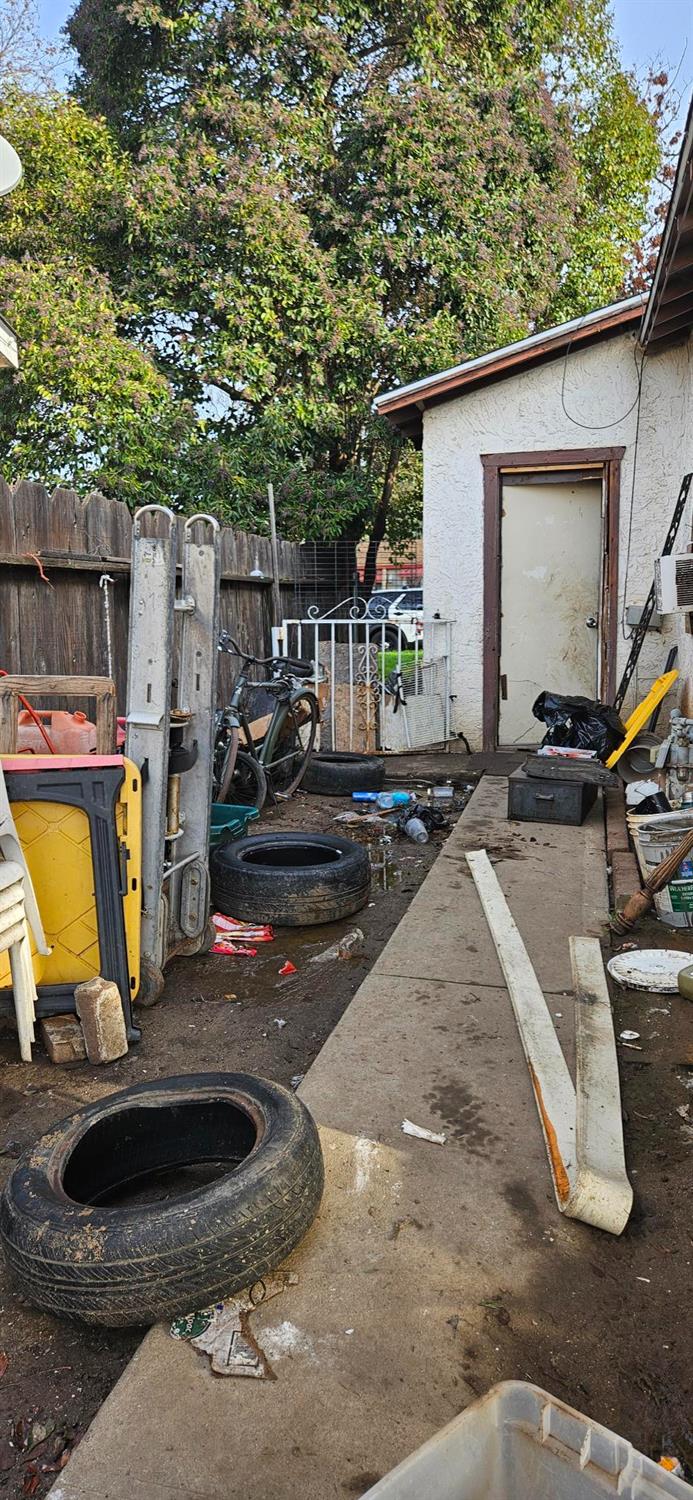 832 W 9th St, Merced, CA 95341