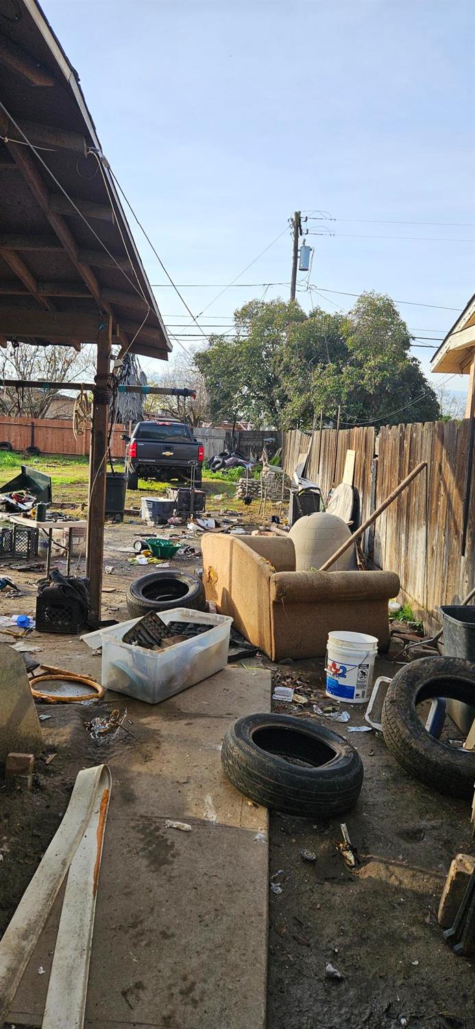 832 W 9th St, Merced, CA 95341