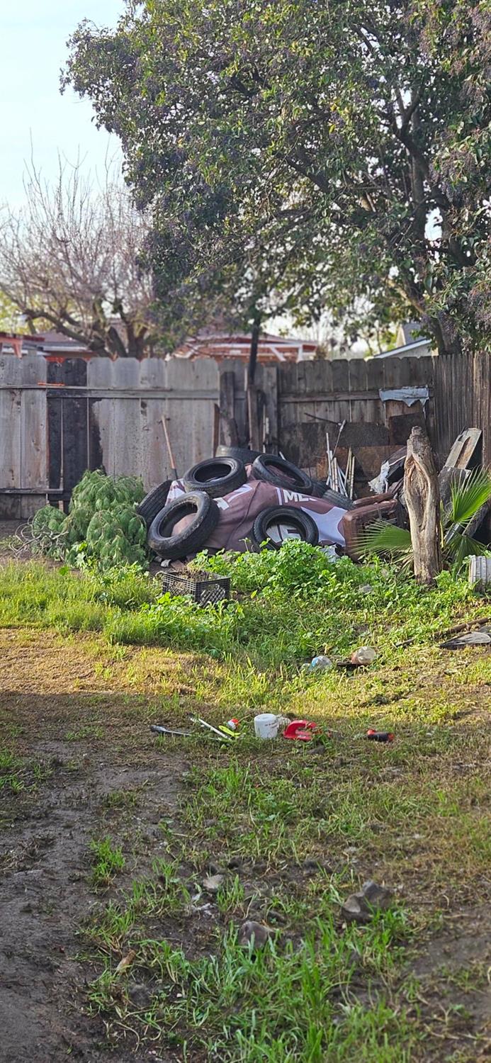 832 W 9th St, Merced, CA 95341