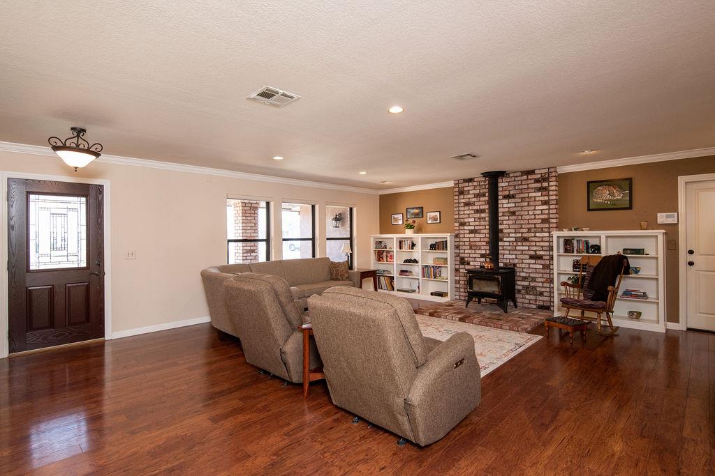 6613 Cypress Wood Cir, Riverbank, CA 95367