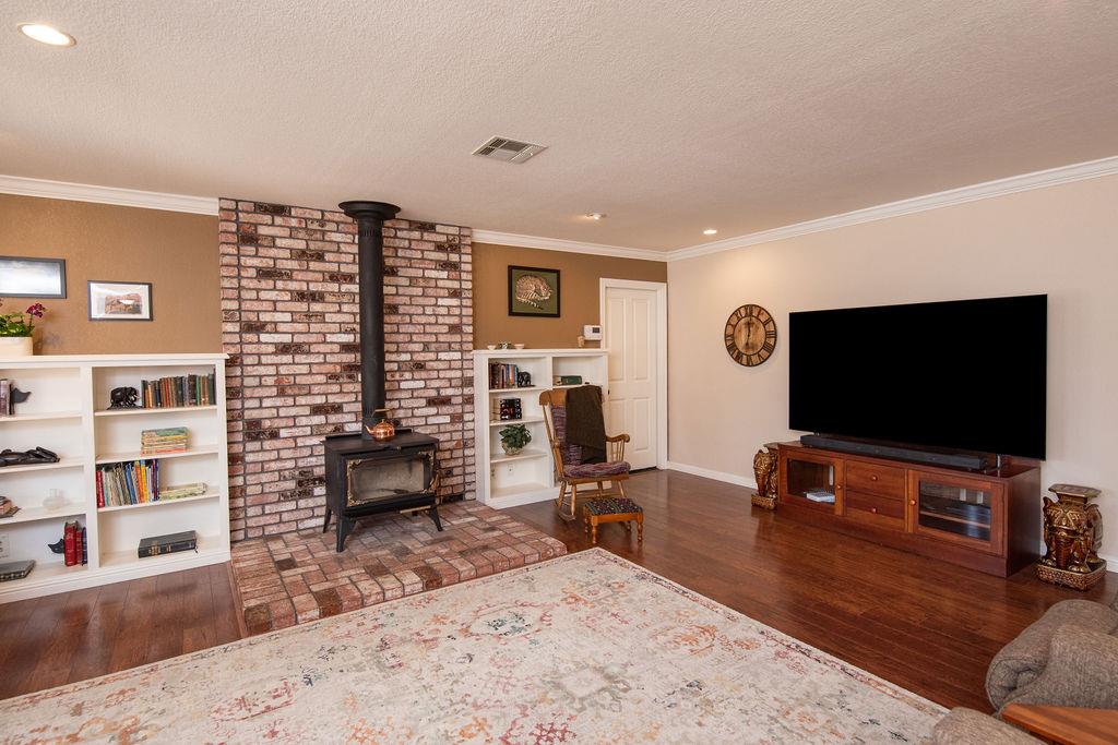 6613 Cypress Wood Cir, Riverbank, CA 95367