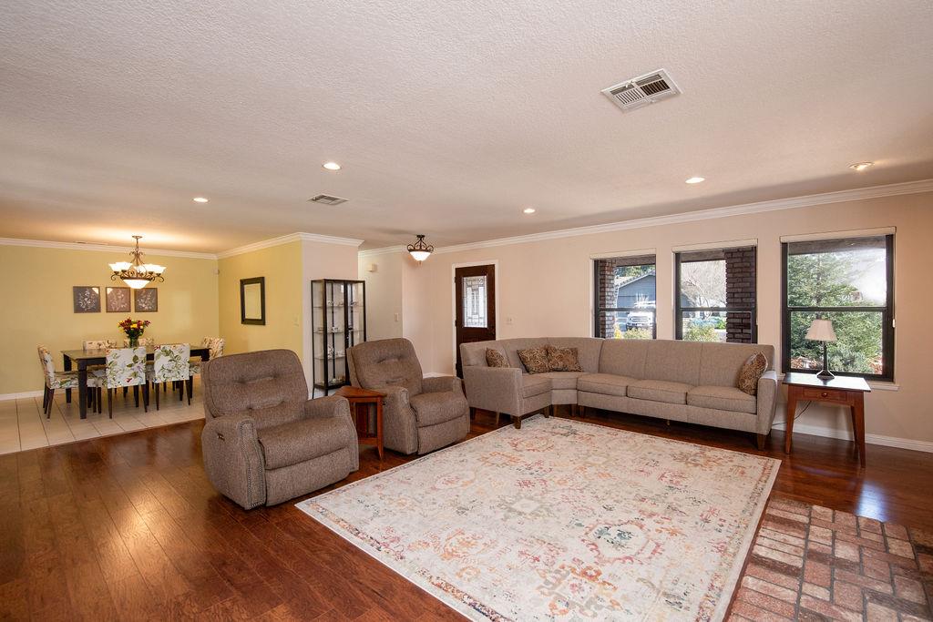 6613 Cypress Wood Cir, Riverbank, CA 95367