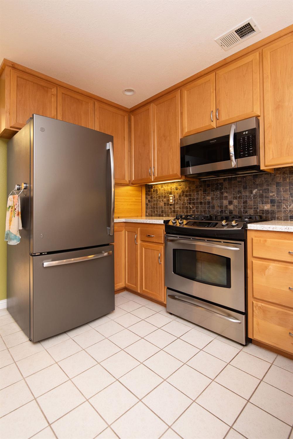 6613 Cypress Wood Cir, Riverbank, CA 95367