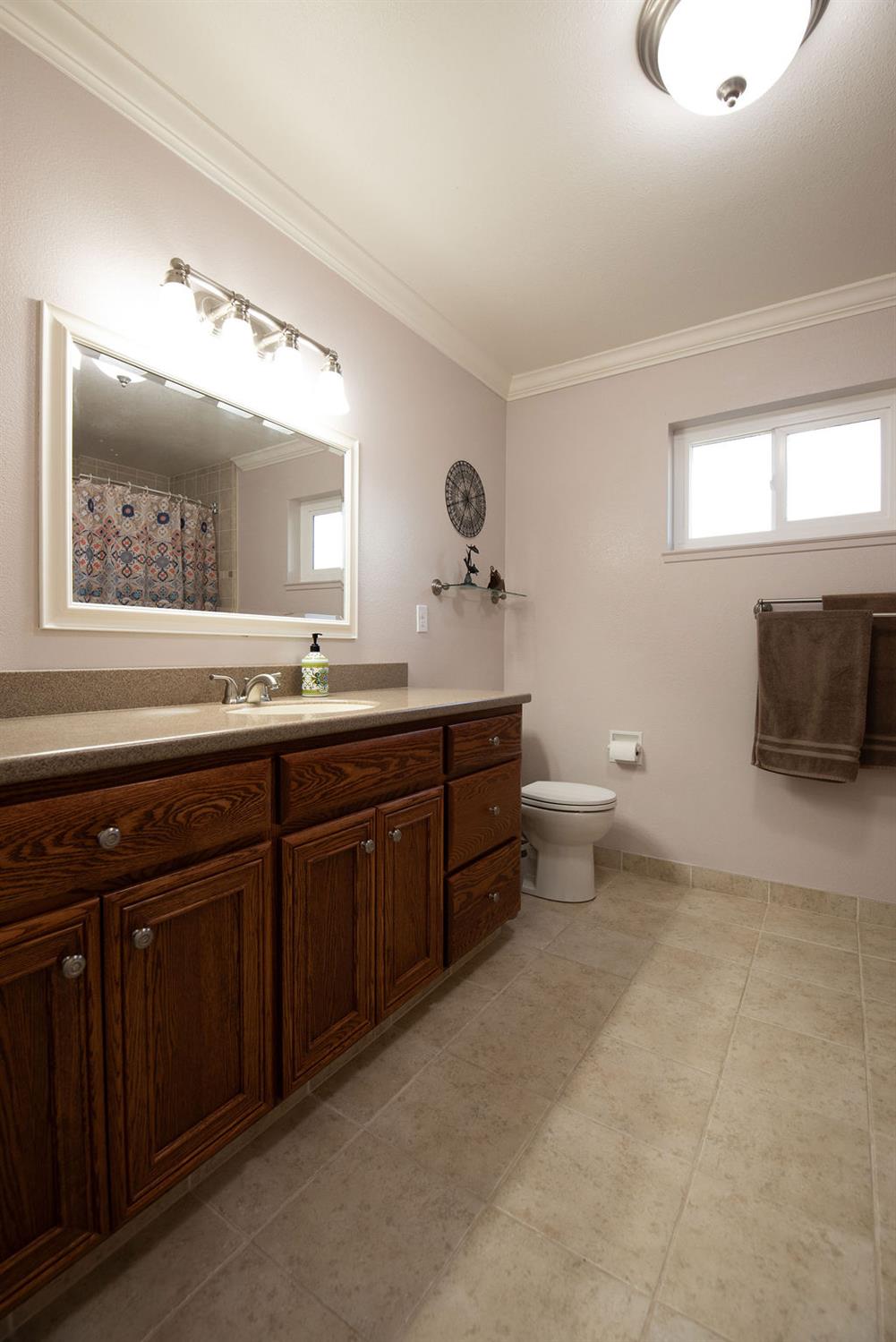 6613 Cypress Wood Cir, Riverbank, CA 95367