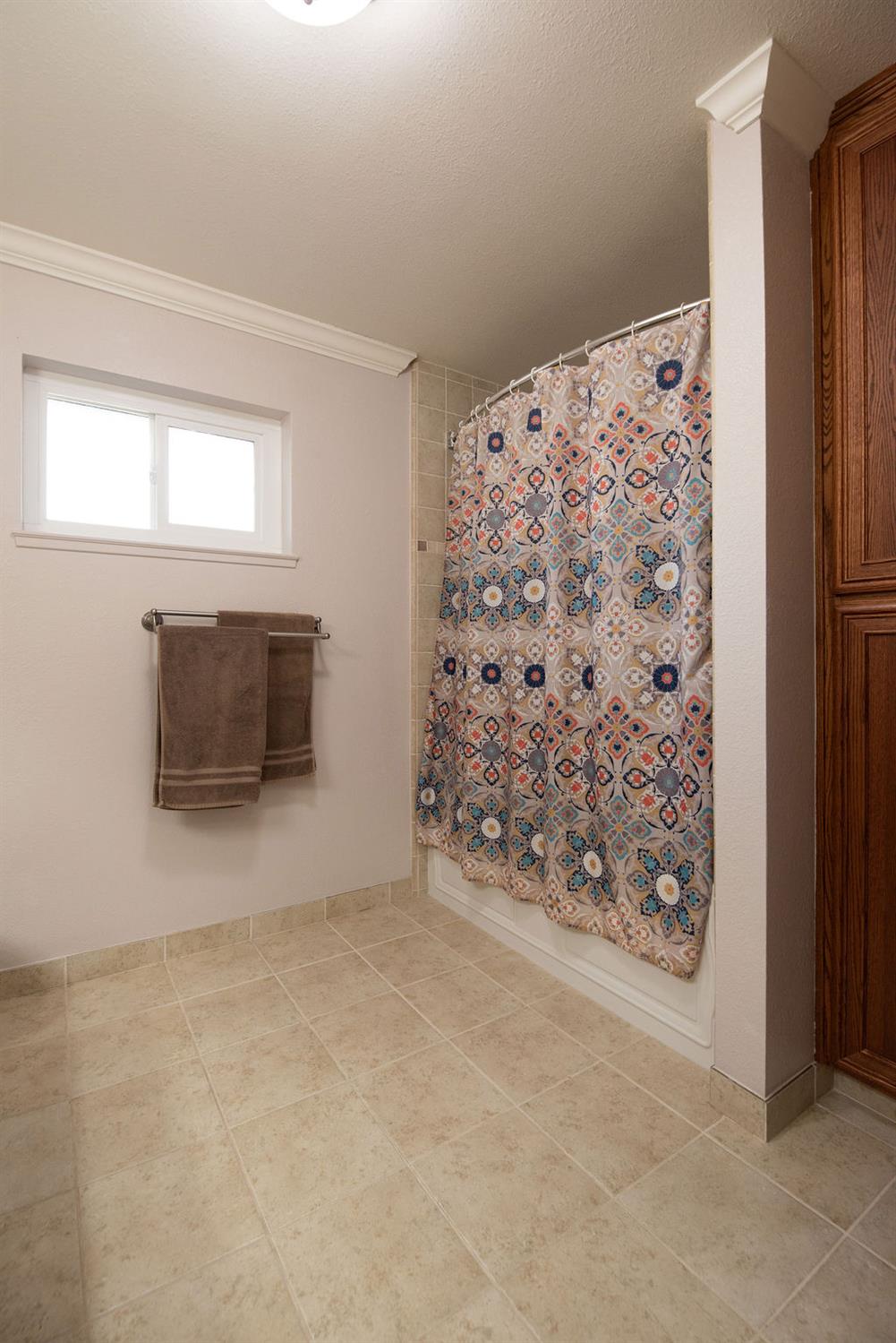 6613 Cypress Wood Cir, Riverbank, CA 95367