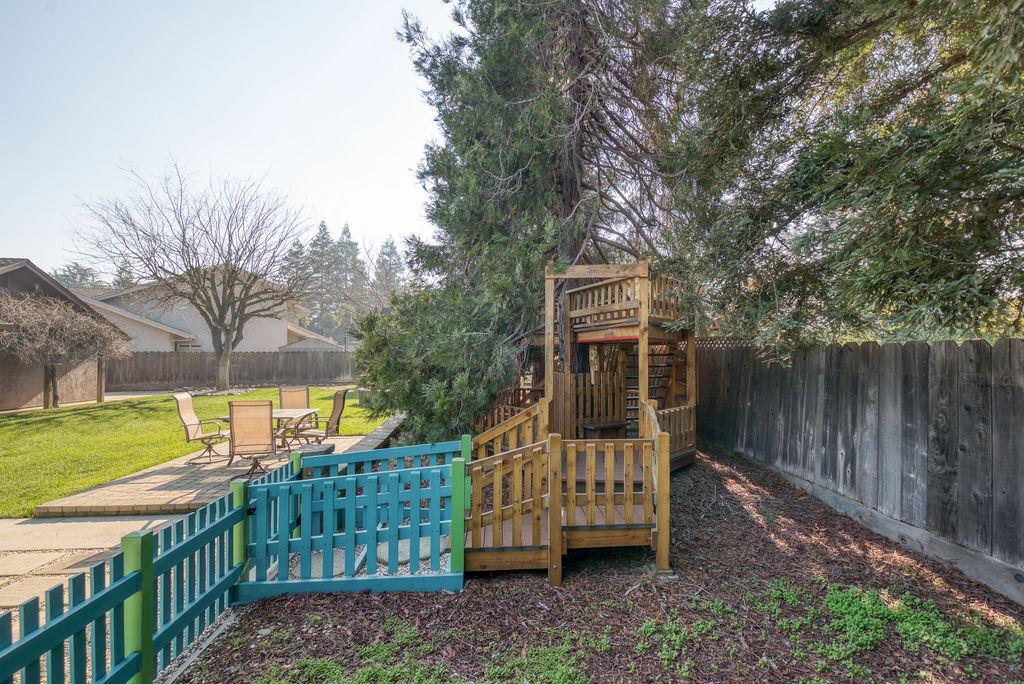 6613 Cypress Wood Cir, Riverbank, CA 95367