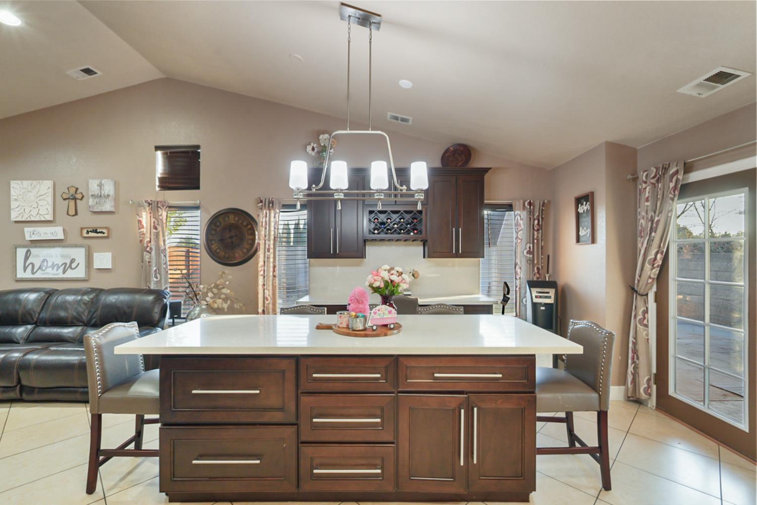 1421 Riverette Dr, Modesto, CA 95351