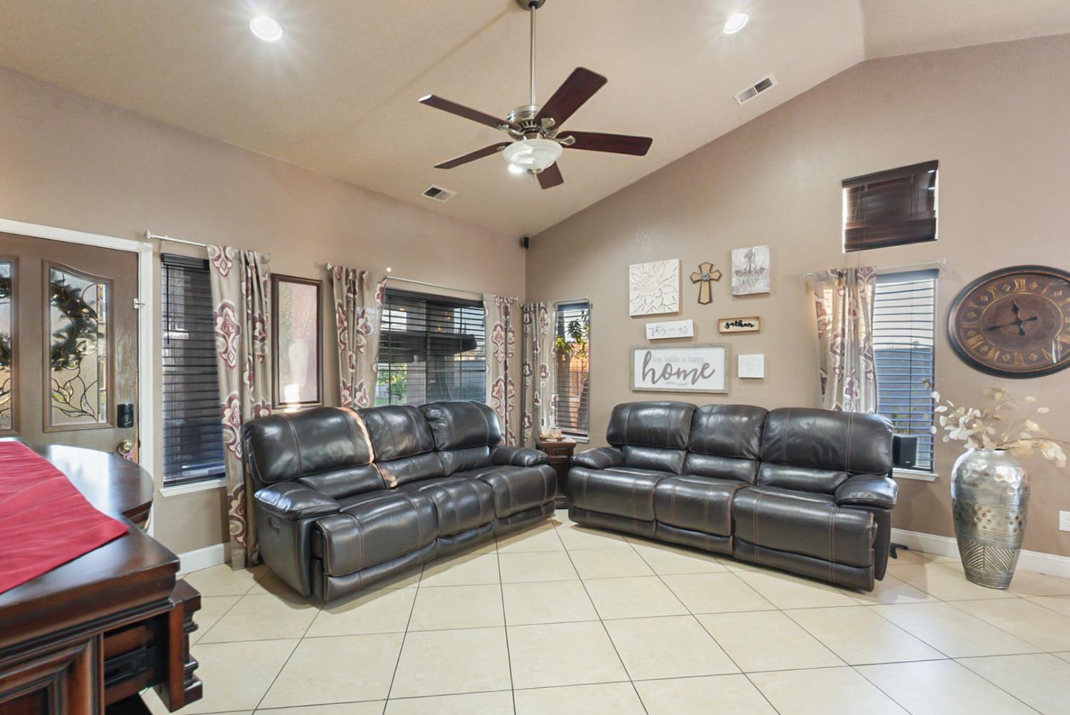 1421 Riverette Dr, Modesto, CA 95351