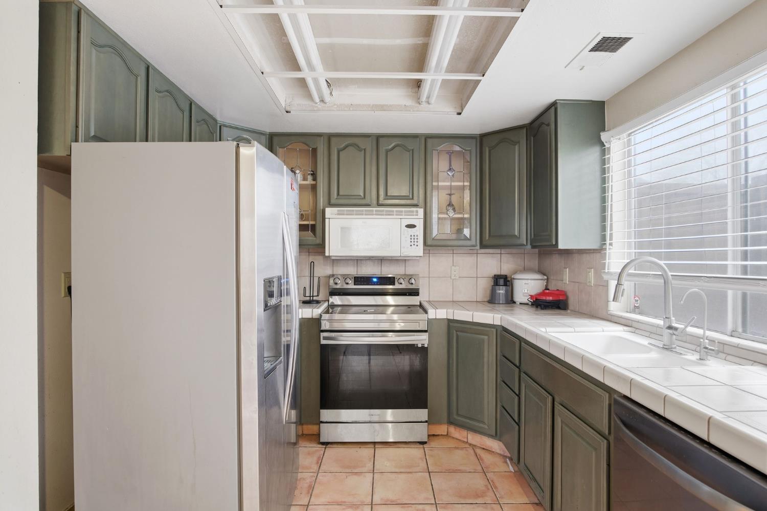 3548 Fawndale Dr, Modesto, CA 95356