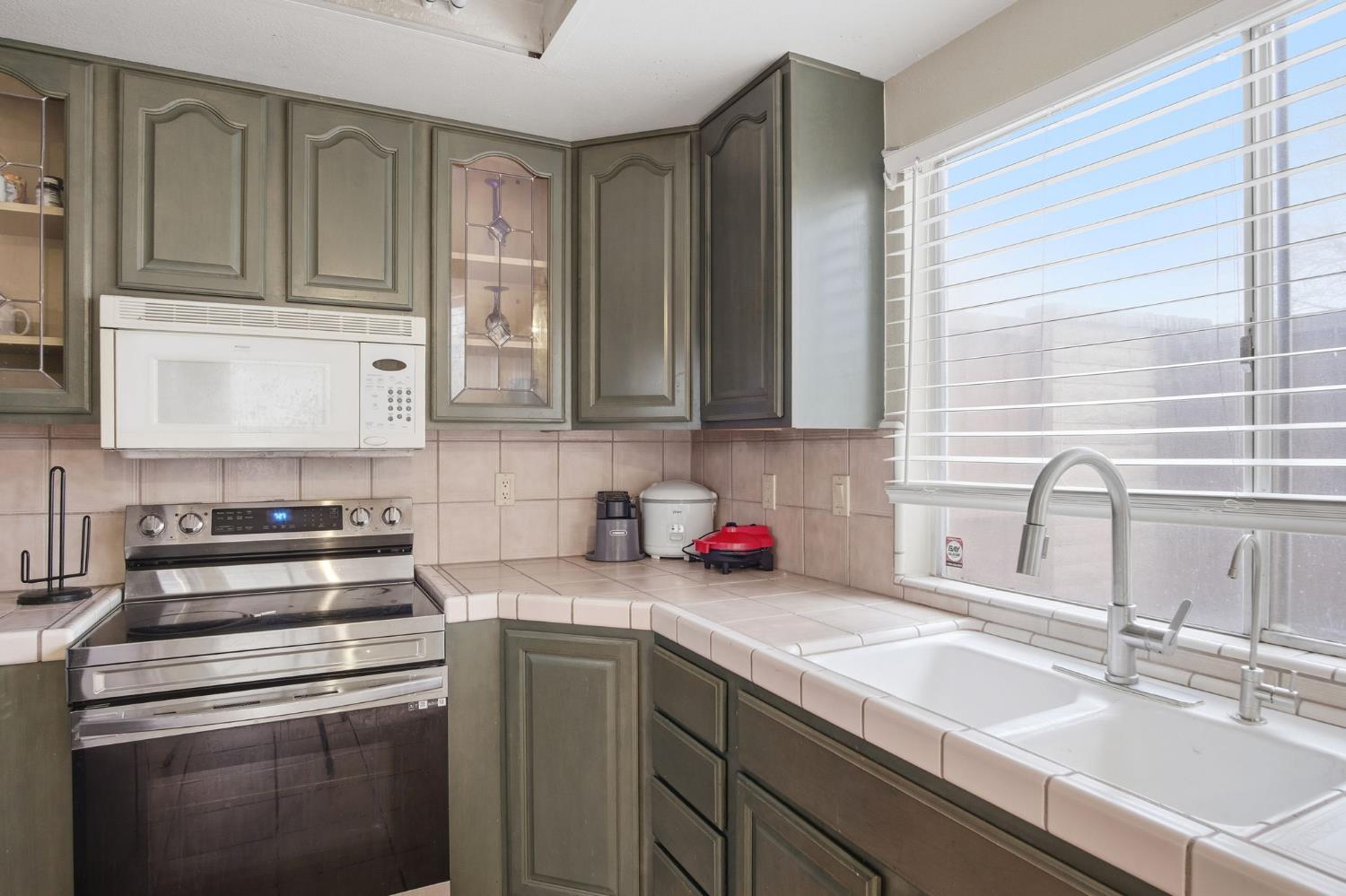 3548 Fawndale Dr, Modesto, CA 95356