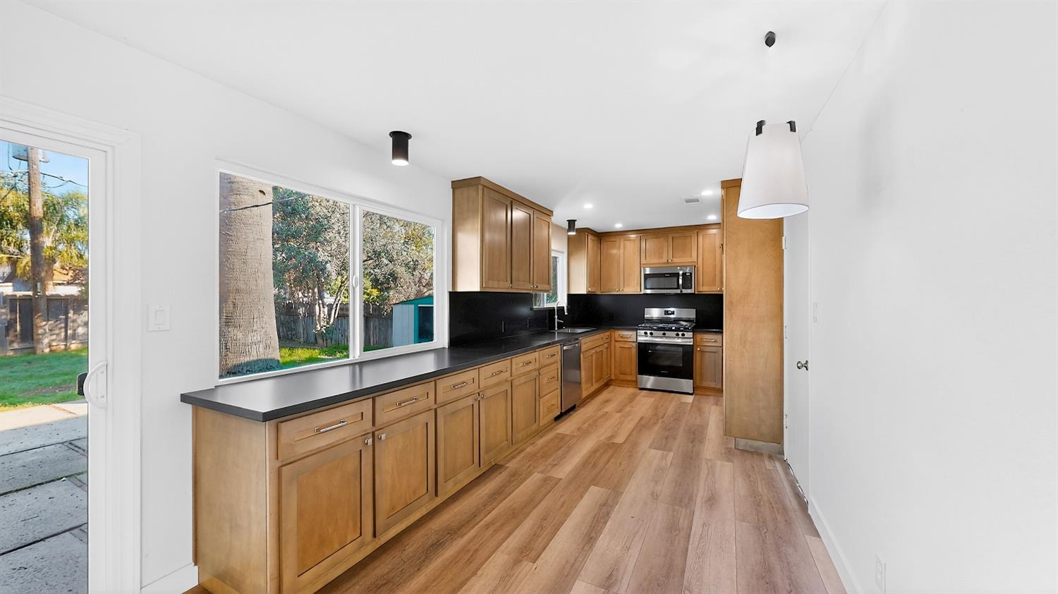 1611 E Olive Ave, Merced, CA 95340