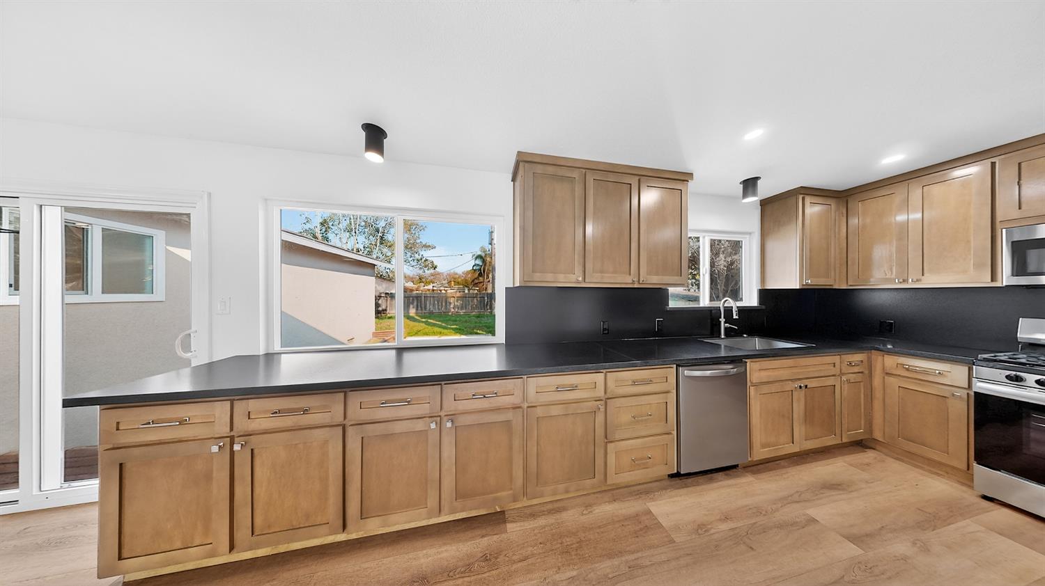 1611 E Olive Ave, Merced, CA 95340