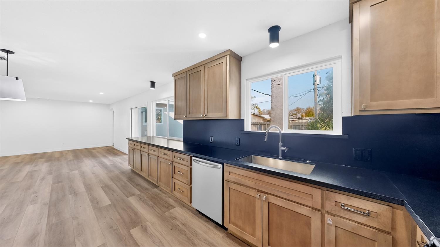 1611 E Olive Ave, Merced, CA 95340