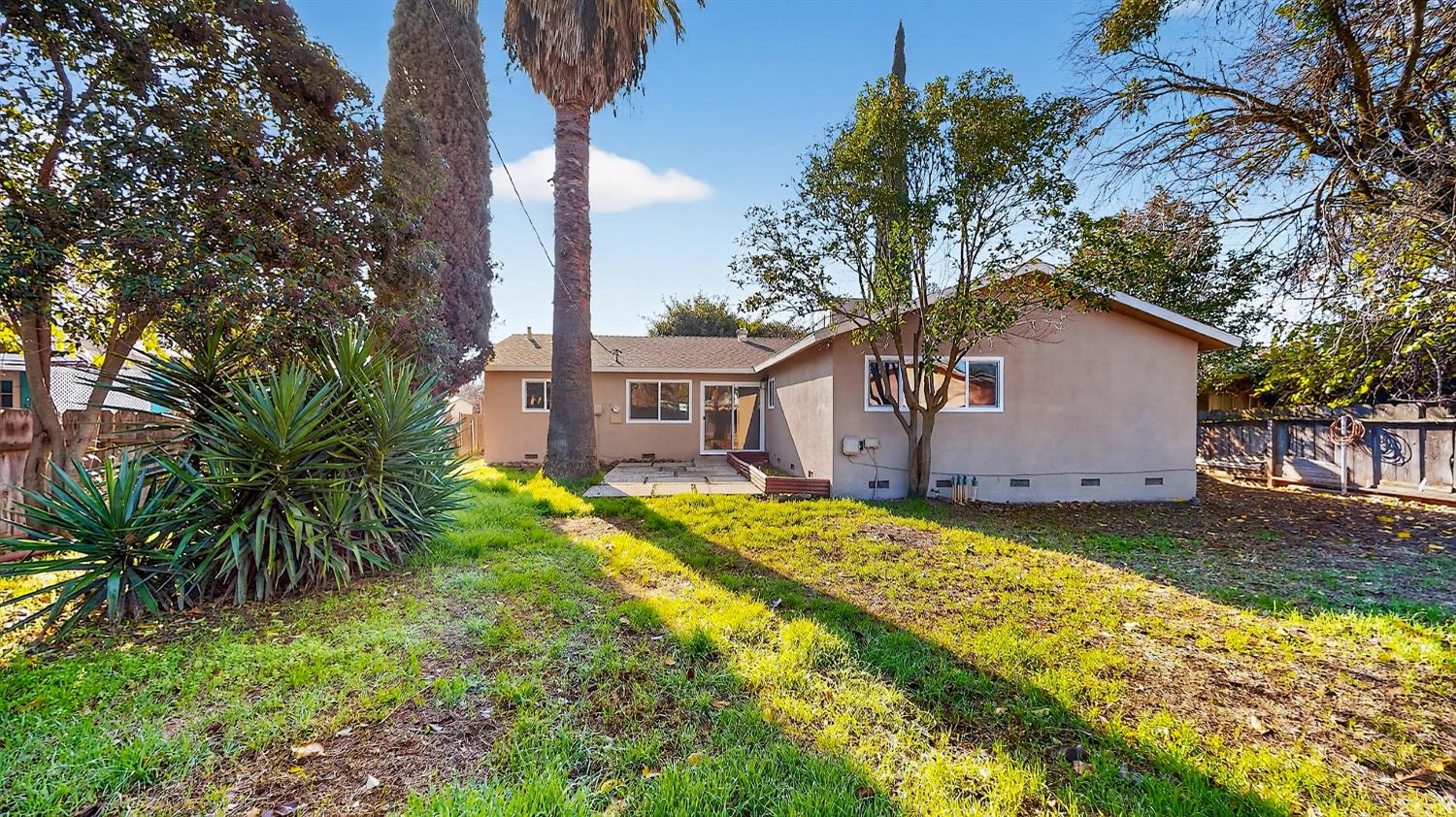 1611 E Olive Ave, Merced, CA 95340