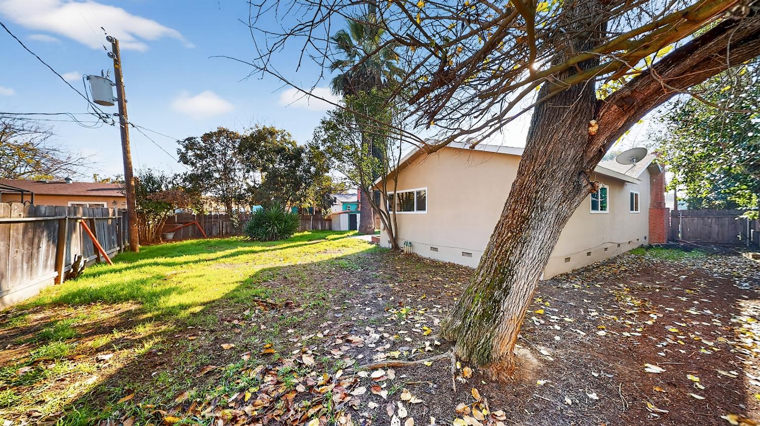 1611 E Olive Ave, Merced, CA 95340