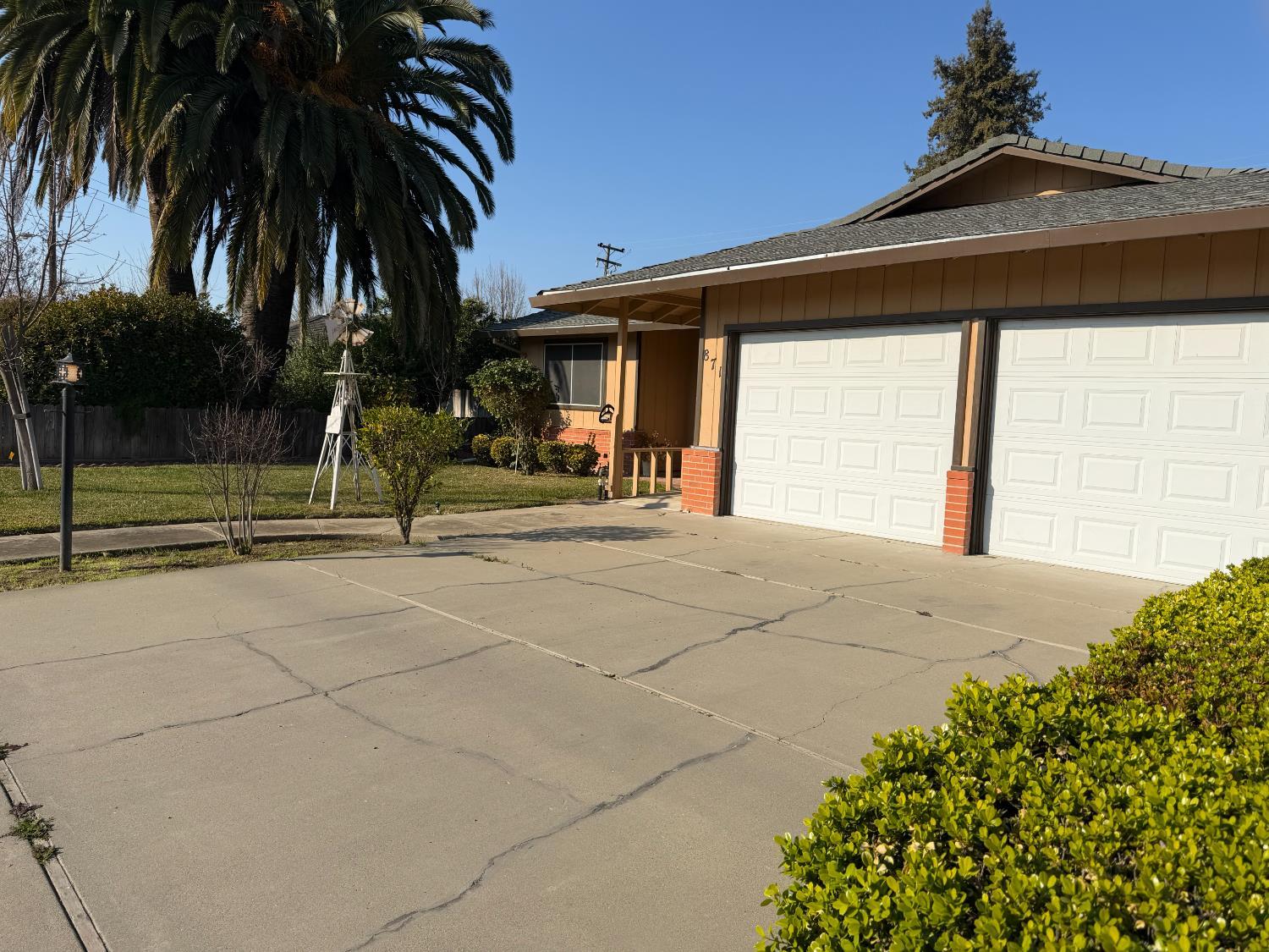 871 Sperry Ave, Patterson, CA 95363