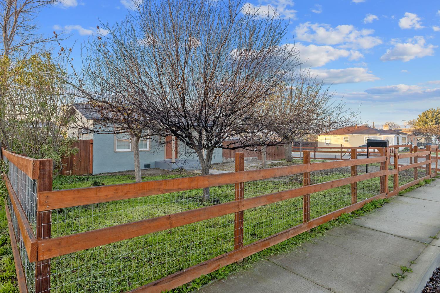 600 E Tulare St, Avenal, CA 93204