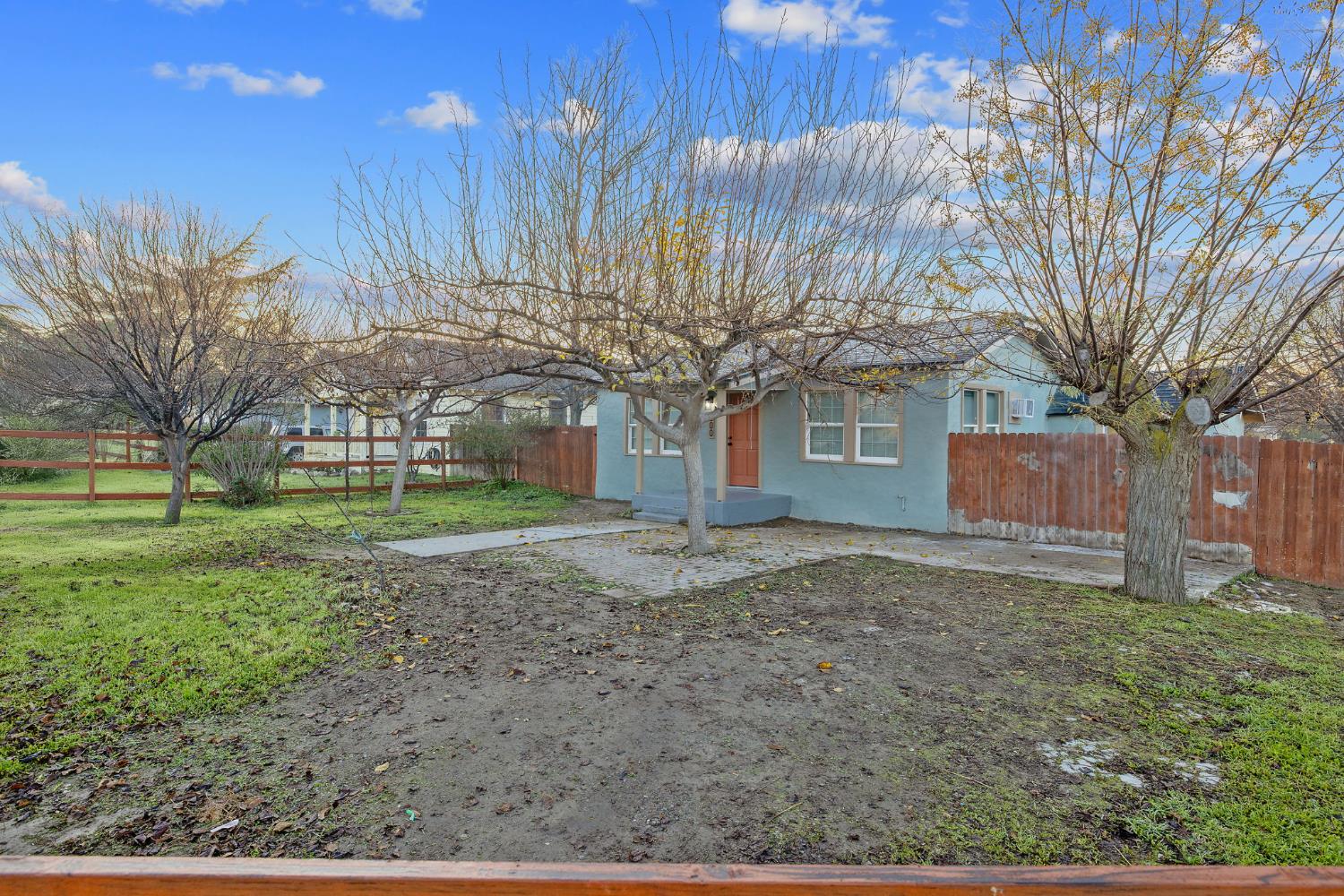 600 E Tulare St, Avenal, CA 93204