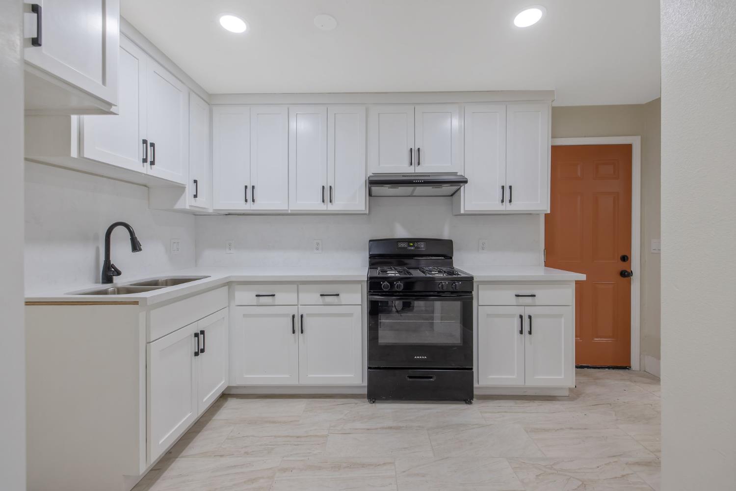 600 E Tulare St, Avenal, CA 93204