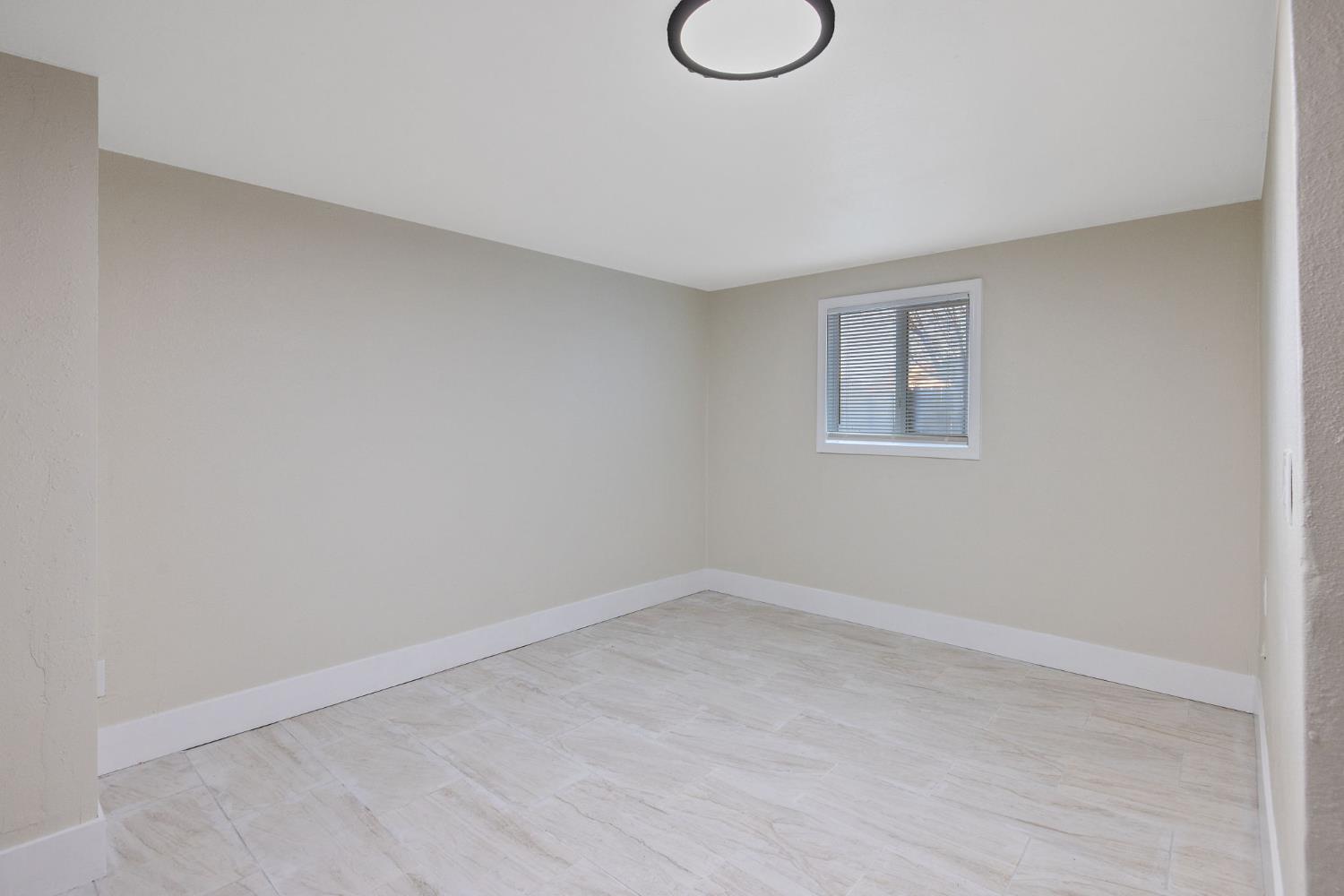 600 E Tulare St, Avenal, CA 93204