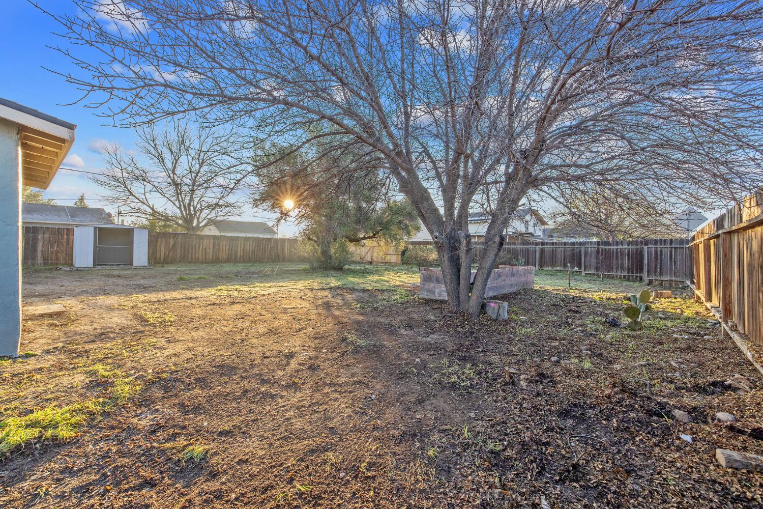 600 E Tulare St, Avenal, CA 93204