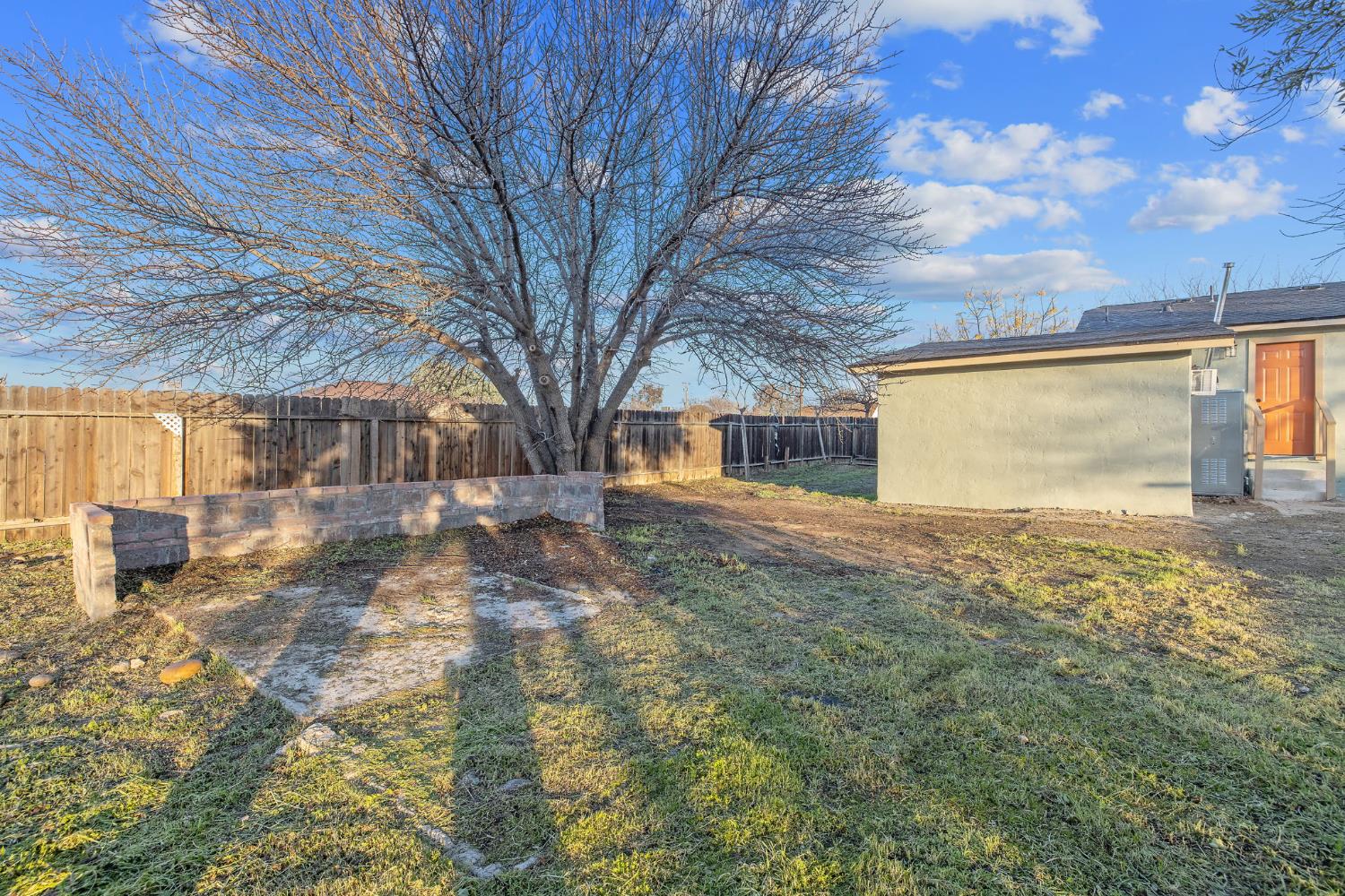 600 E Tulare St, Avenal, CA 93204