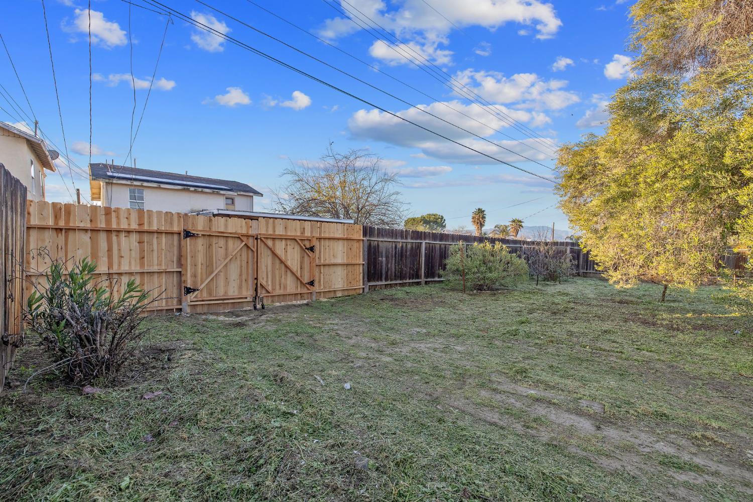 600 E Tulare St, Avenal, CA 93204