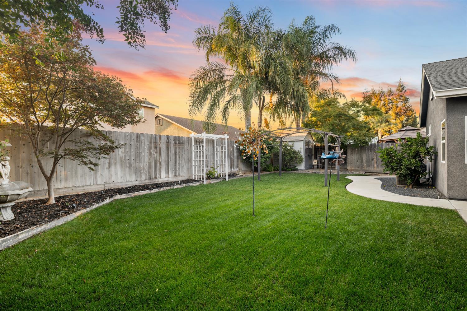 5725 Wild Cat Ct, Riverbank, CA 95367