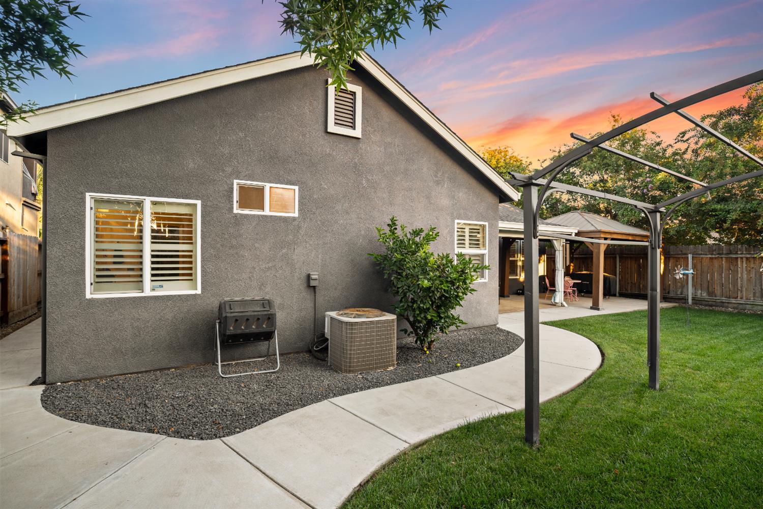 5725 Wild Cat Ct, Riverbank, CA 95367