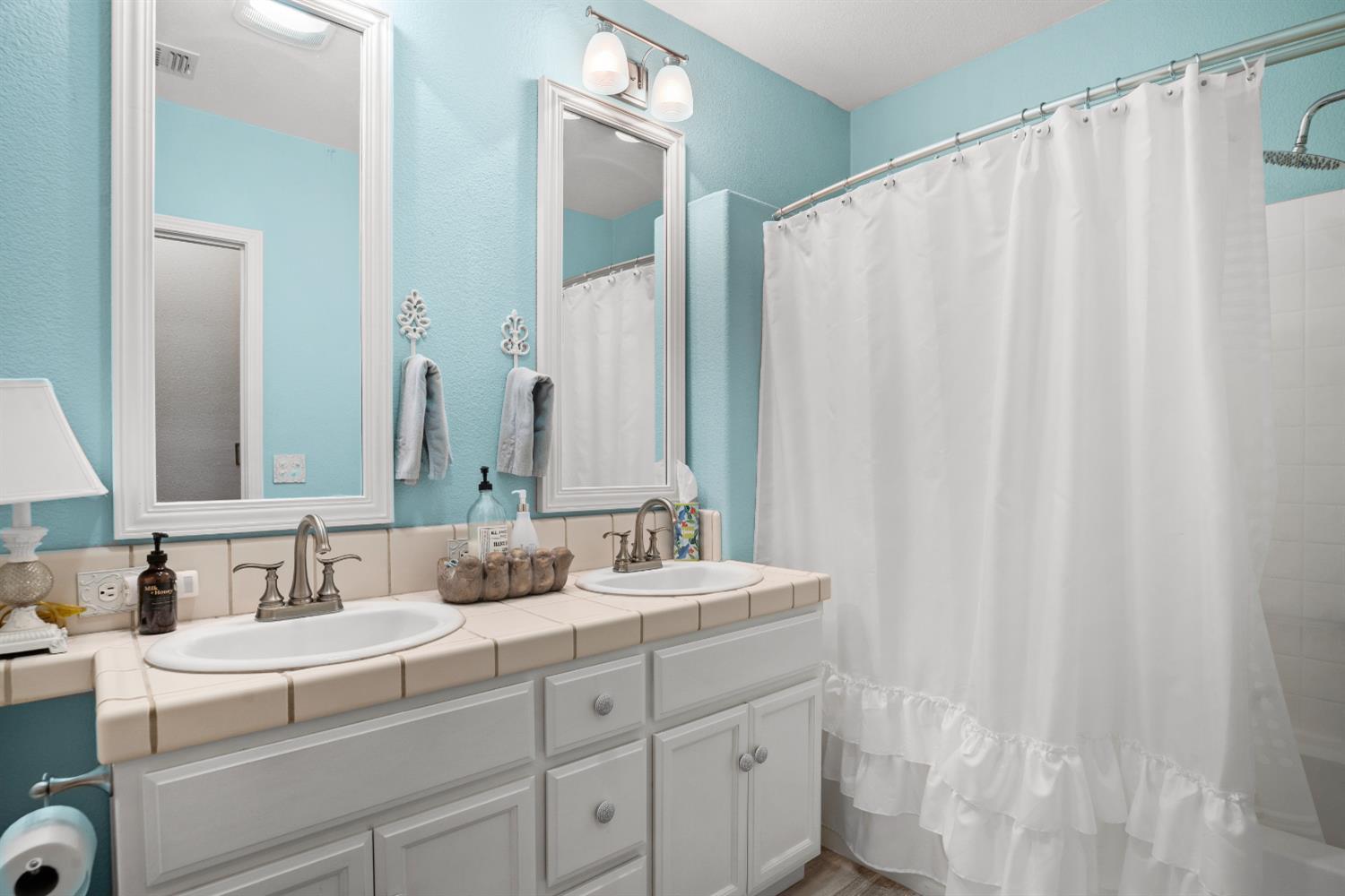 5725 Wild Cat Ct, Riverbank, CA 95367