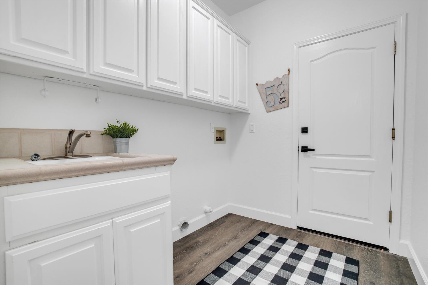 1940 Erin Way, Turlock, CA 95382