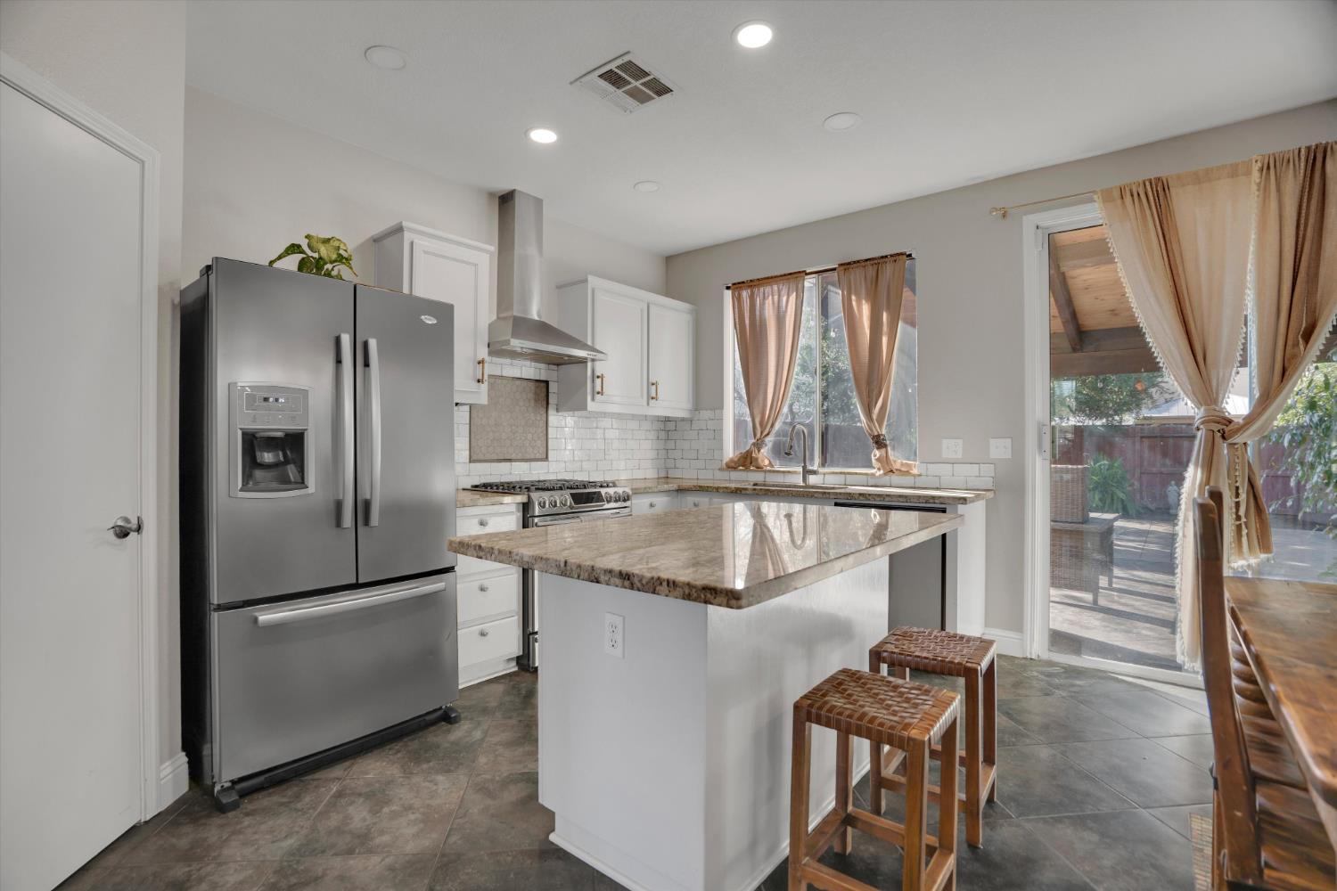 9185 N Rochester Ave, Delhi, CA 95315