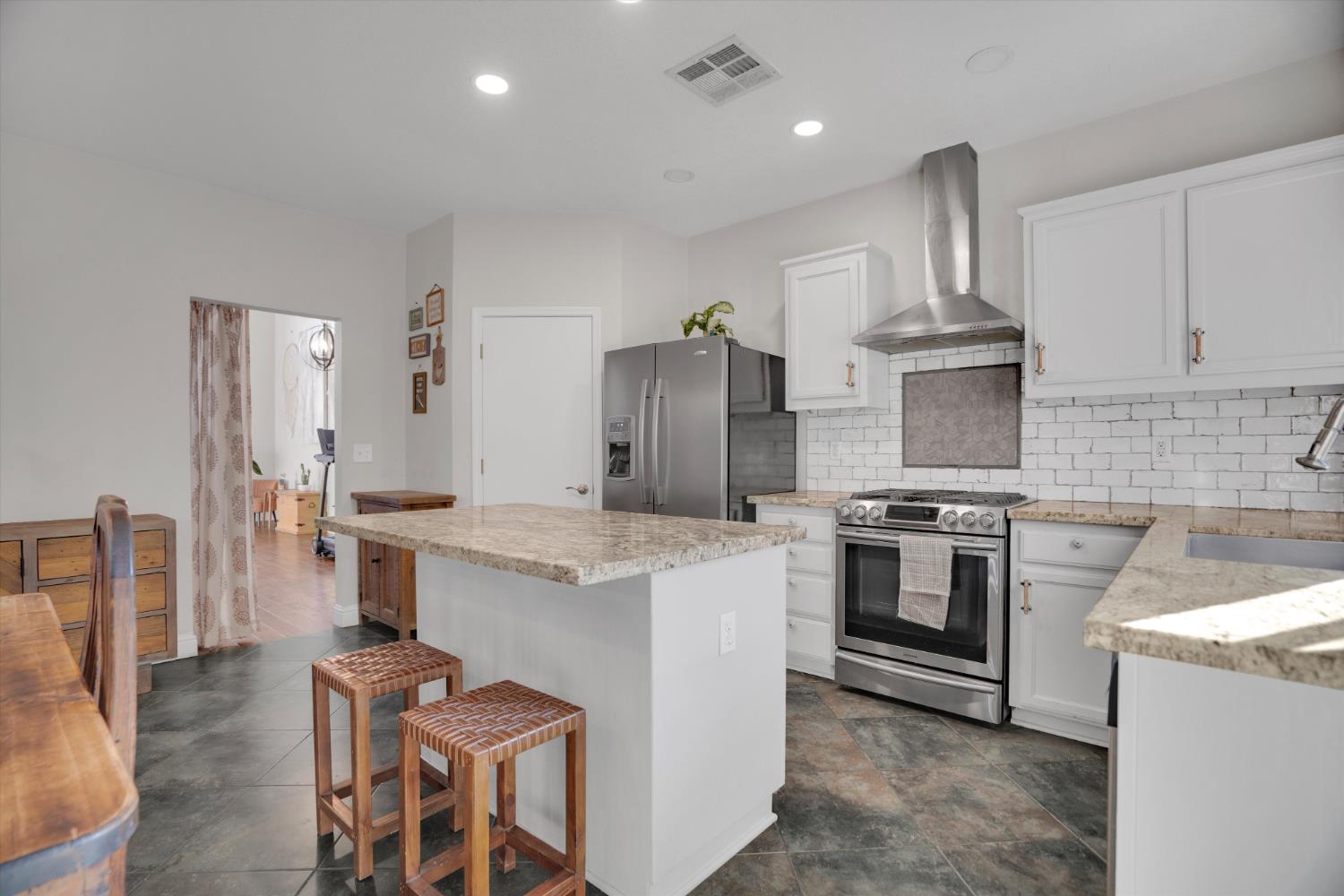 9185 N Rochester Ave, Delhi, CA 95315