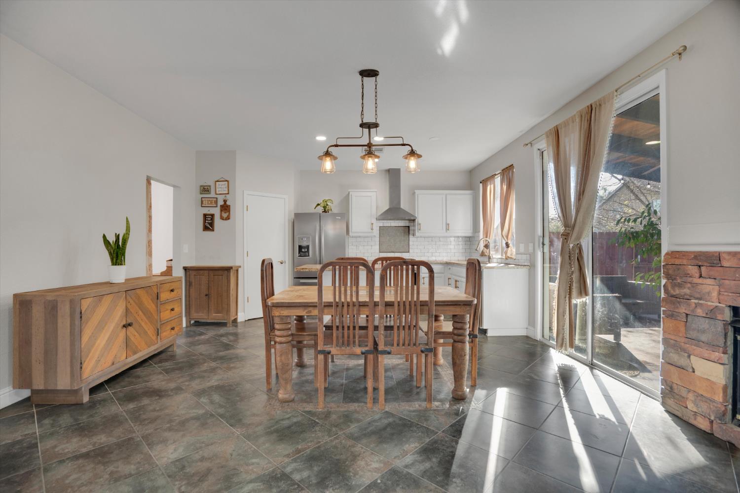 9185 N Rochester Ave, Delhi, CA 95315