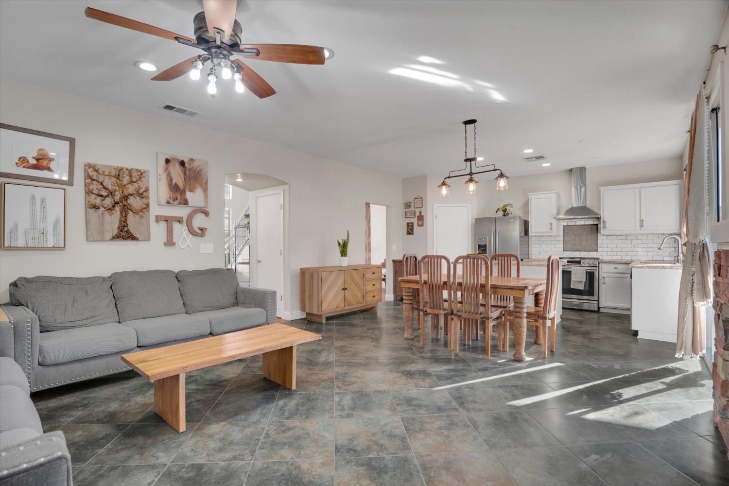 9185 N Rochester Ave, Delhi, CA 95315