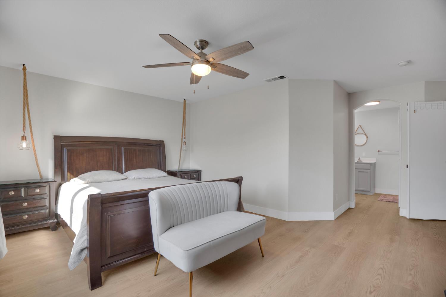 9185 N Rochester Ave, Delhi, CA 95315