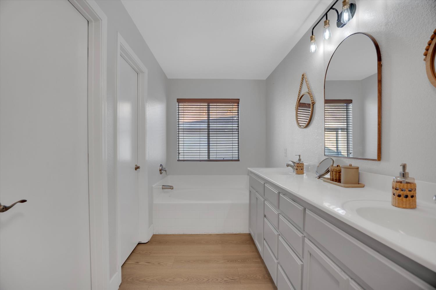 9185 N Rochester Ave, Delhi, CA 95315