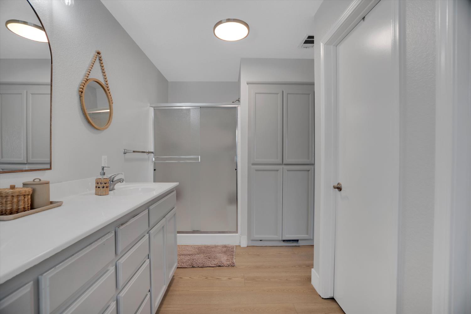 9185 N Rochester Ave, Delhi, CA 95315