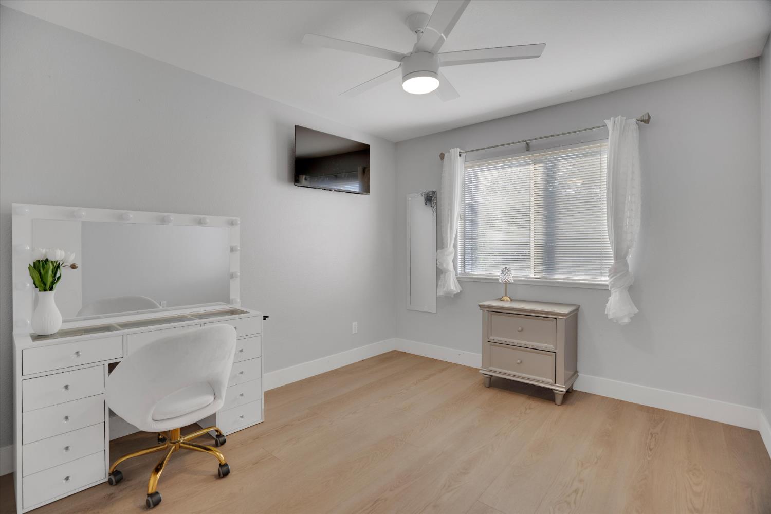 9185 N Rochester Ave, Delhi, CA 95315