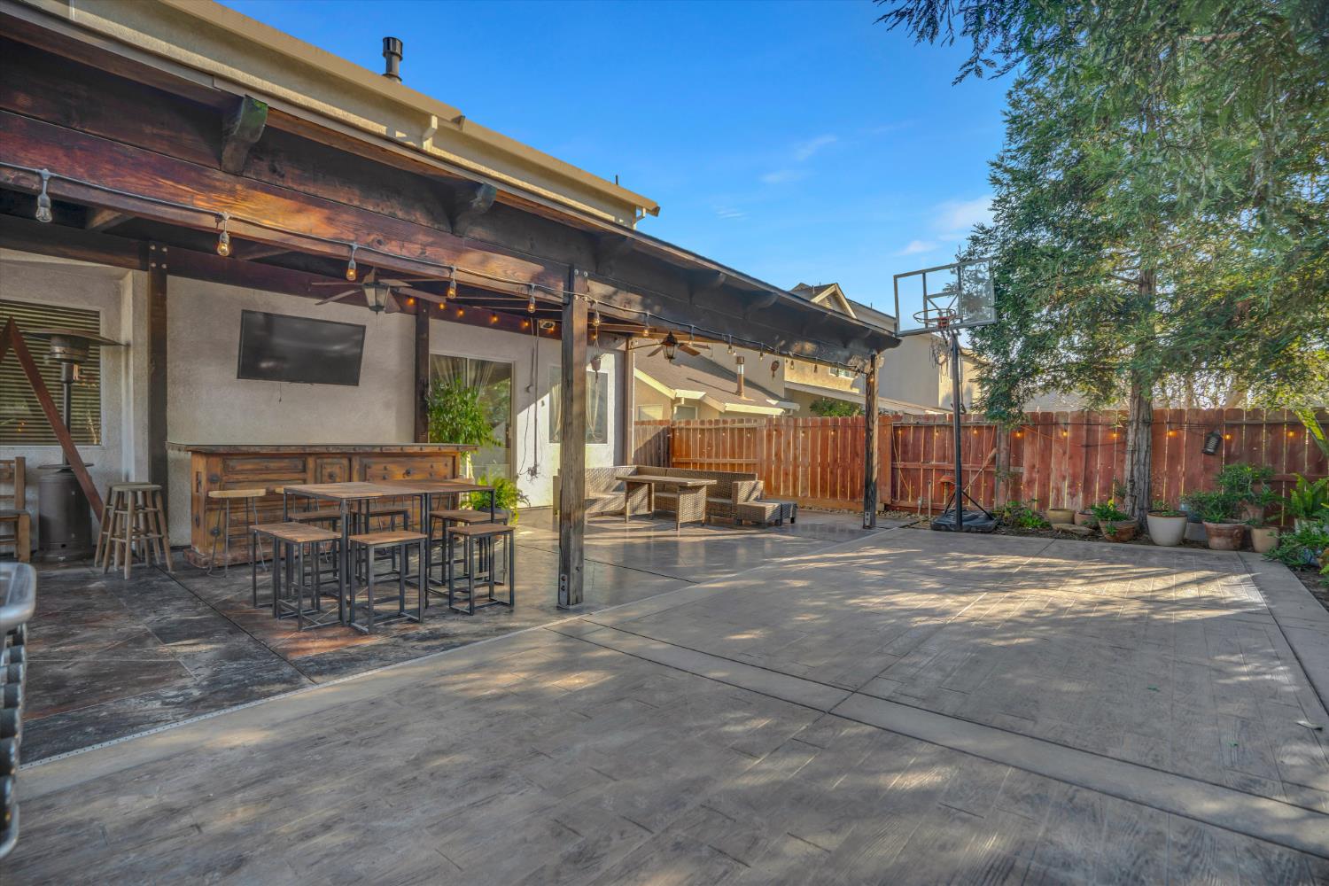 9185 N Rochester Ave, Delhi, CA 95315