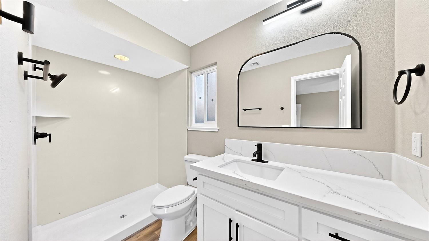 990 Shawnan Dr, Turlock, CA 95380