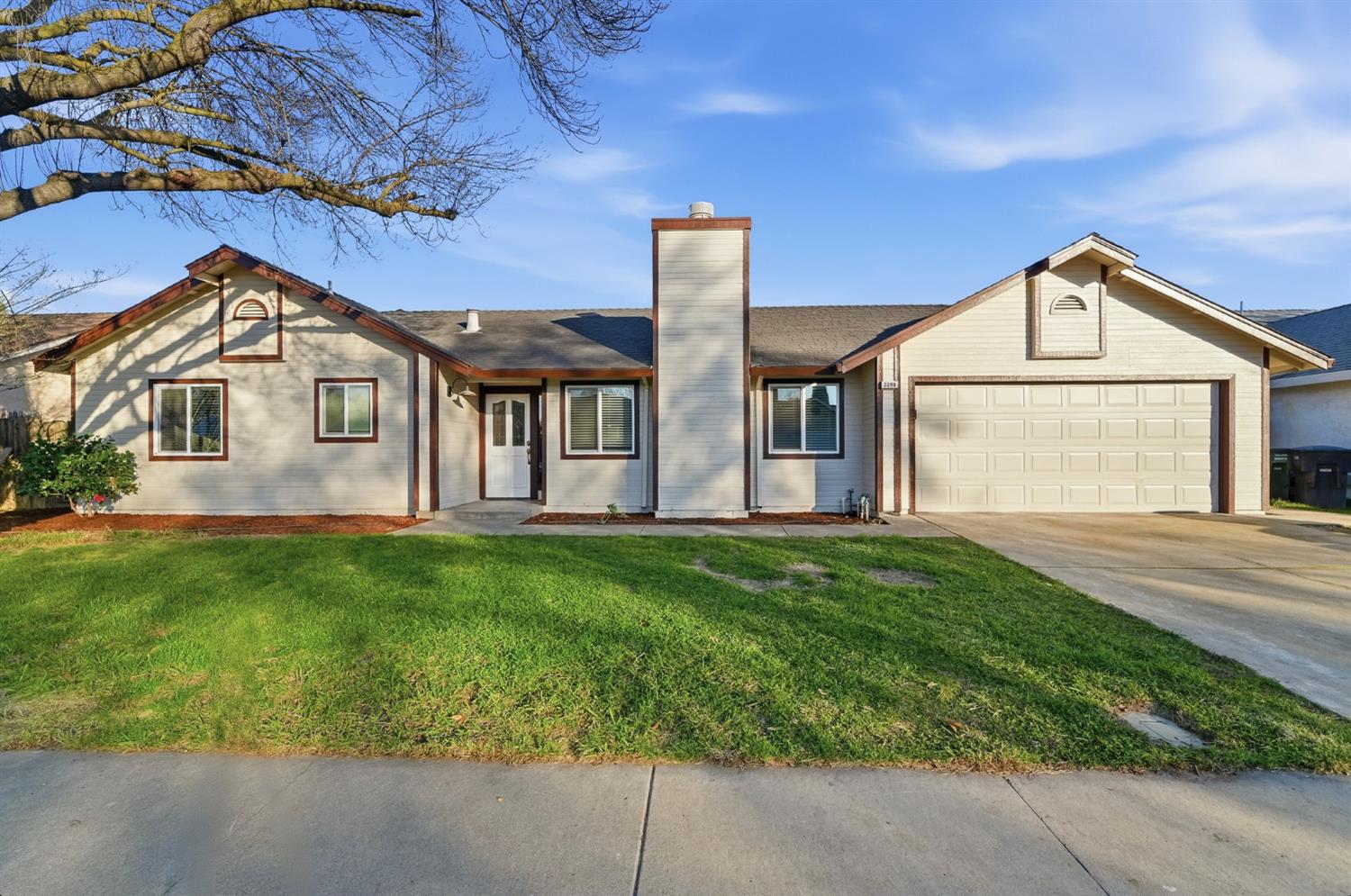 2208 Sunmist Ln, Modesto, CA 95355