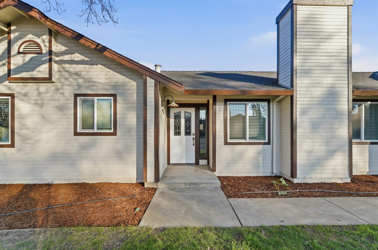 2208 Sunmist Ln, Modesto, CA 95355