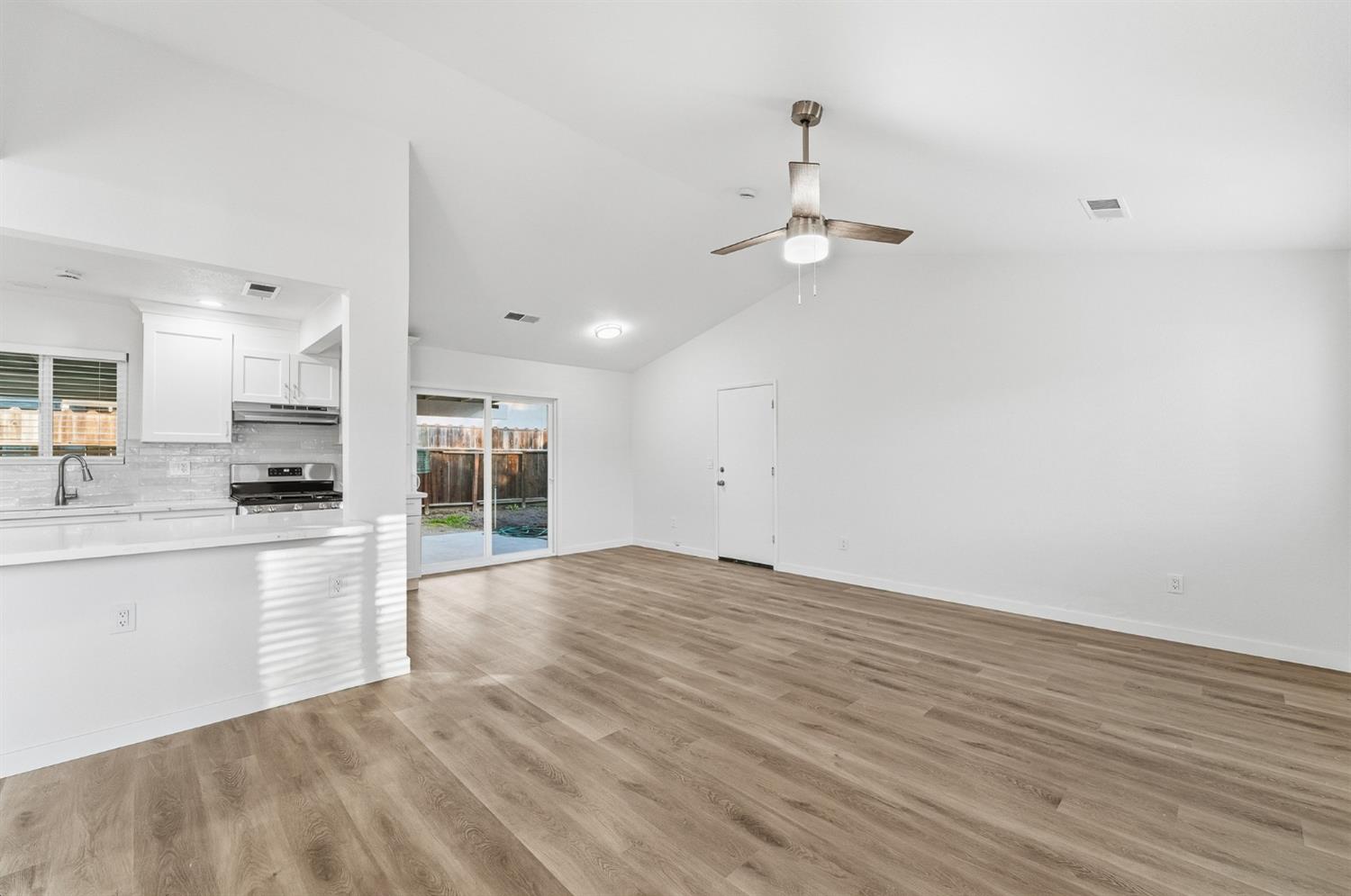 2208 Sunmist Ln, Modesto, CA 95355