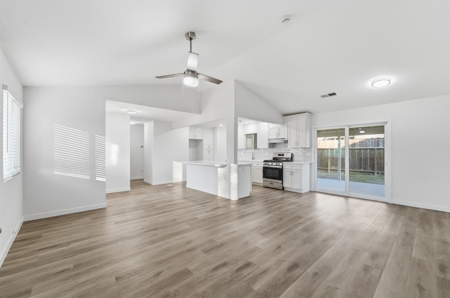 2208 Sunmist Ln, Modesto, CA 95355