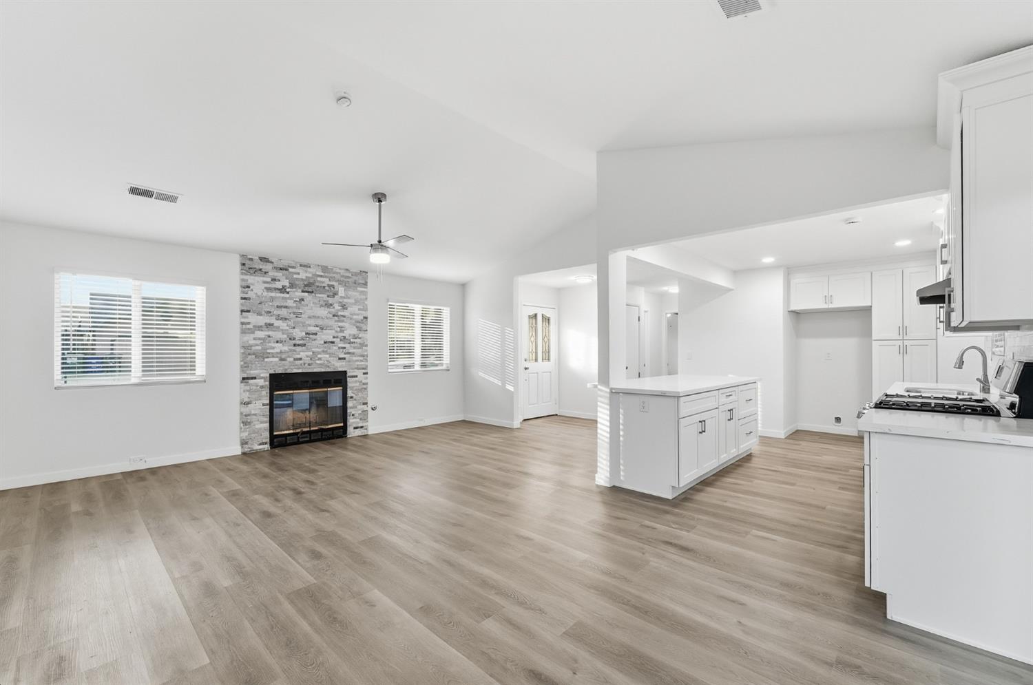 2208 Sunmist Ln, Modesto, CA 95355