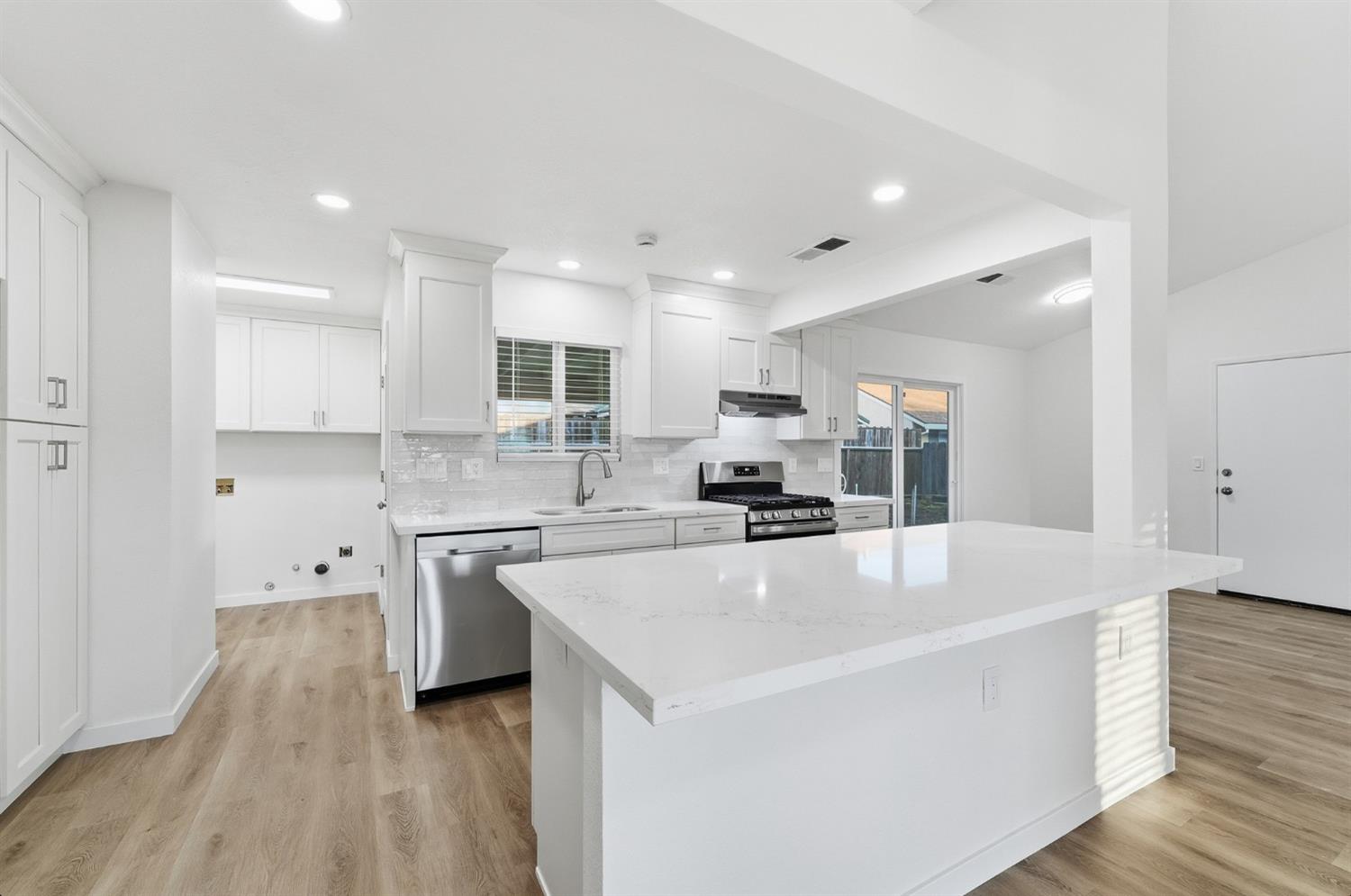 2208 Sunmist Ln, Modesto, CA 95355