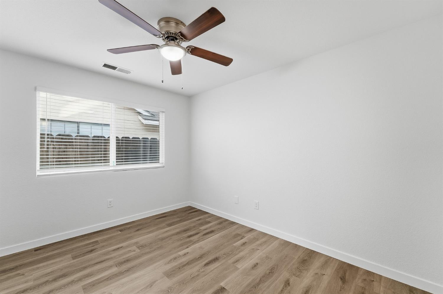 2208 Sunmist Ln, Modesto, CA 95355