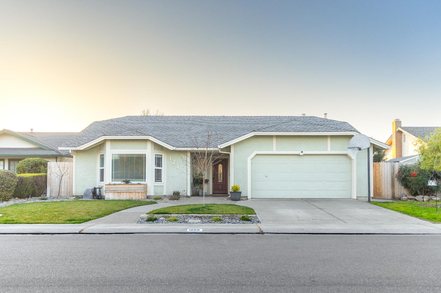 1255 Sweetbrier Pl, Manteca, CA 95336