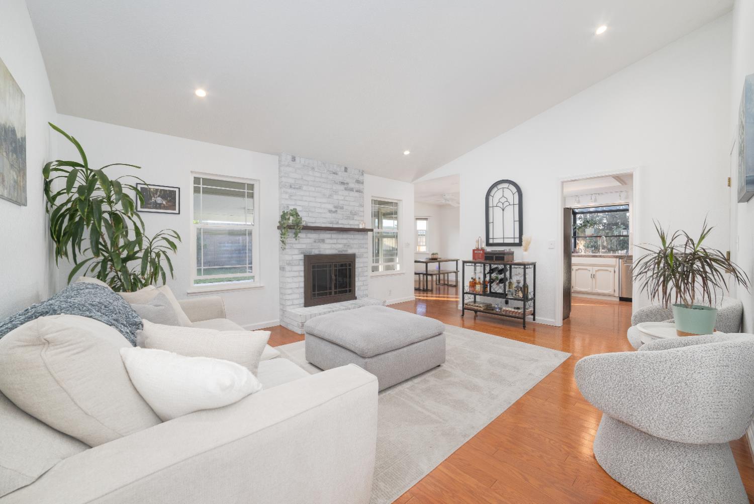 1255 Sweetbrier Pl, Manteca, CA 95336